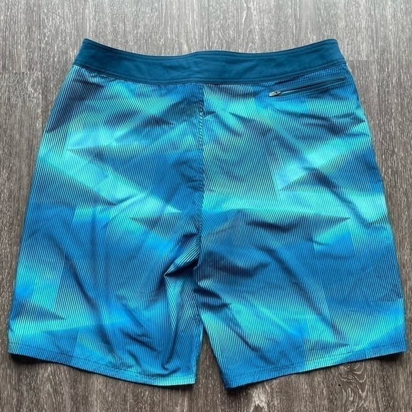 Nike swim trunks shorts. Men size 38 - Picture 9 of 10